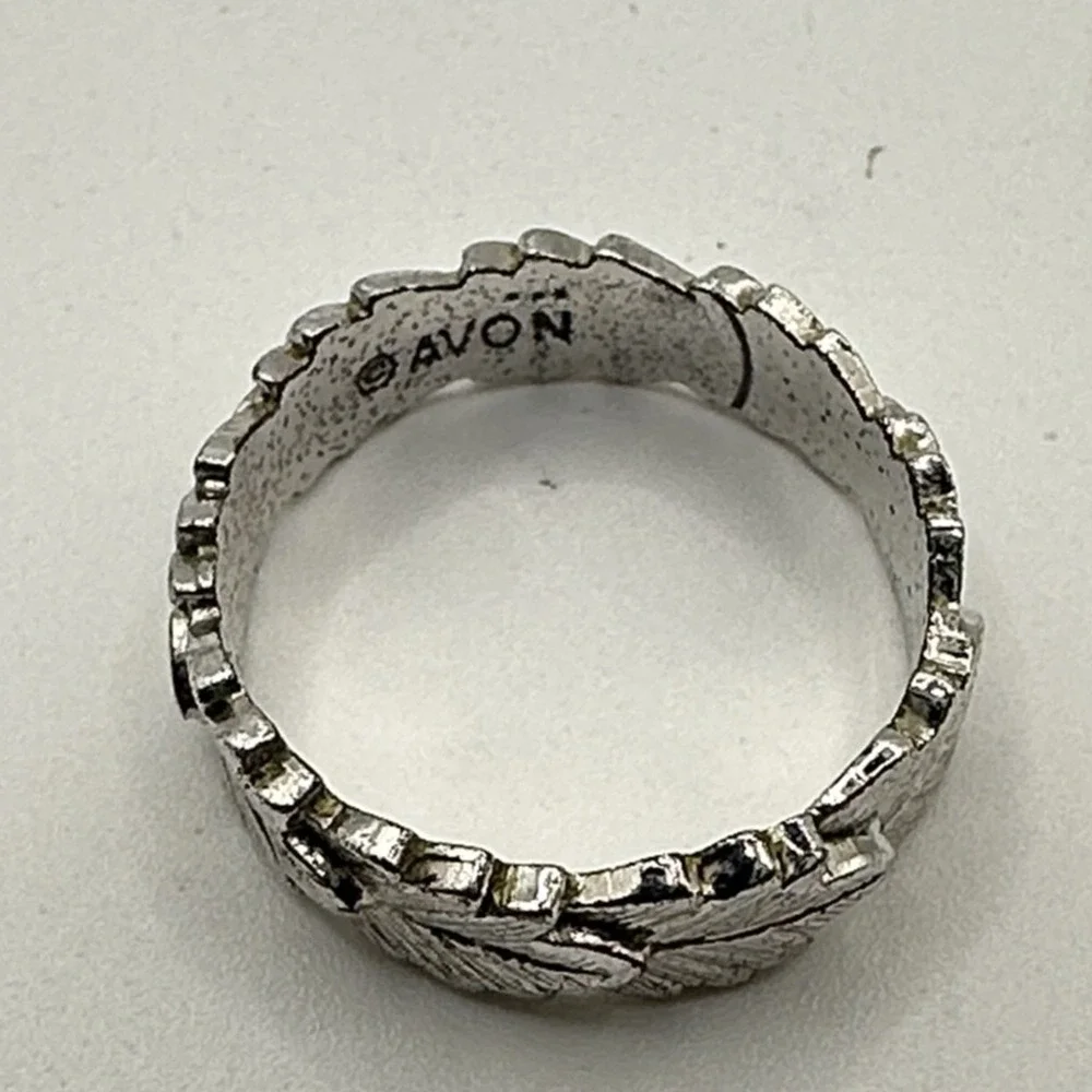 Avon Silver Tone Leaf Band Ring Size 5.5 Vintage Textured Design